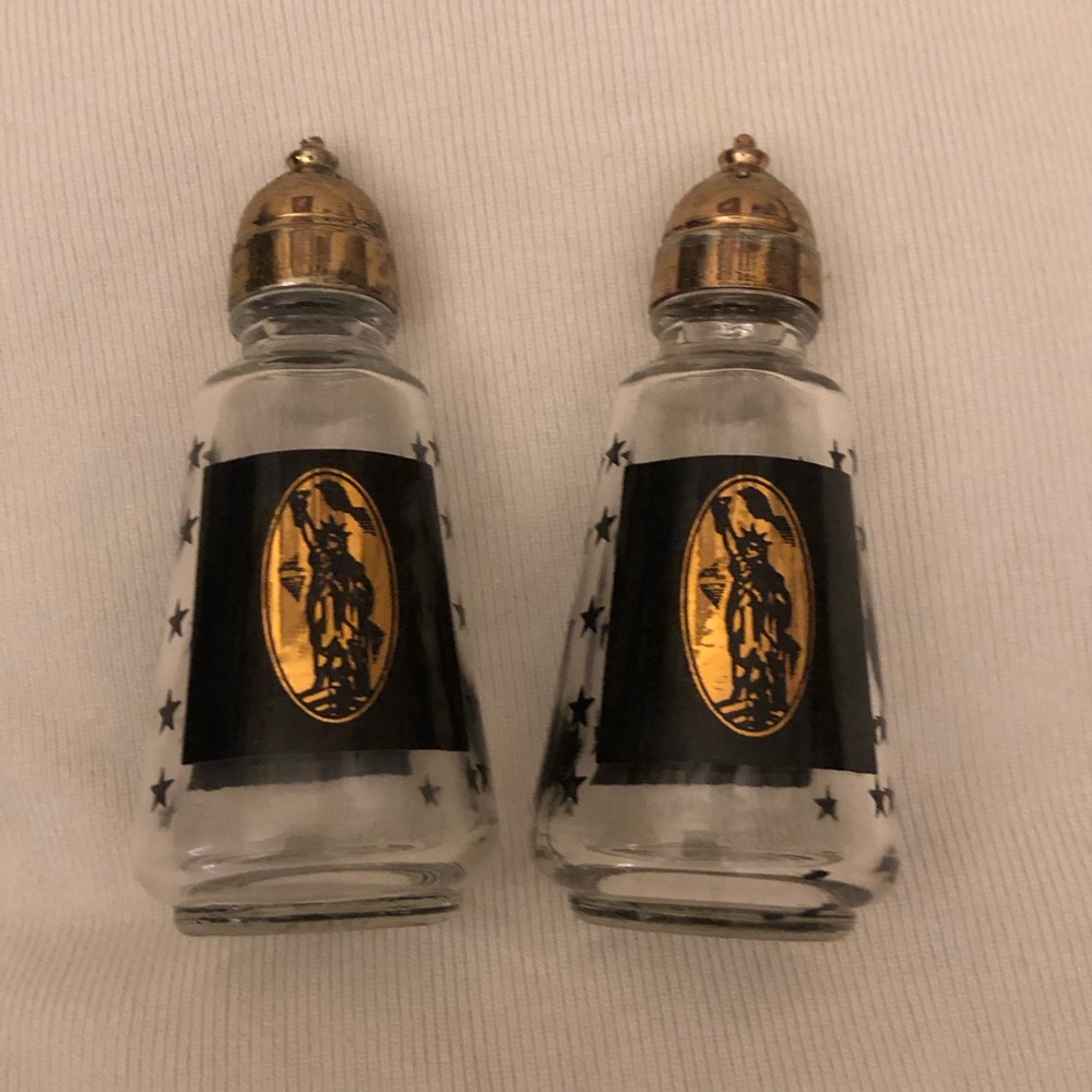 National Park Service Statue of Liberty Salt and Pepper Shakers Black and Gold